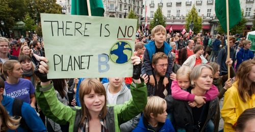 Mensen protesteren omdat overheid volgens hen te weinig doet tegen klimaatverandering