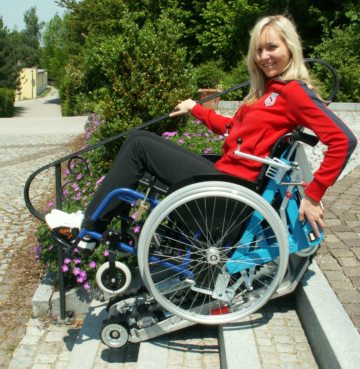 De Stairmax is een autonome toevoeging voor niet-elektrische rolstoelen.