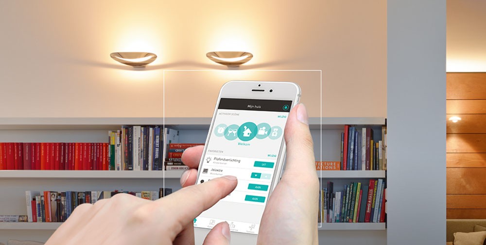 Smart home bediening met smartphone en eNet