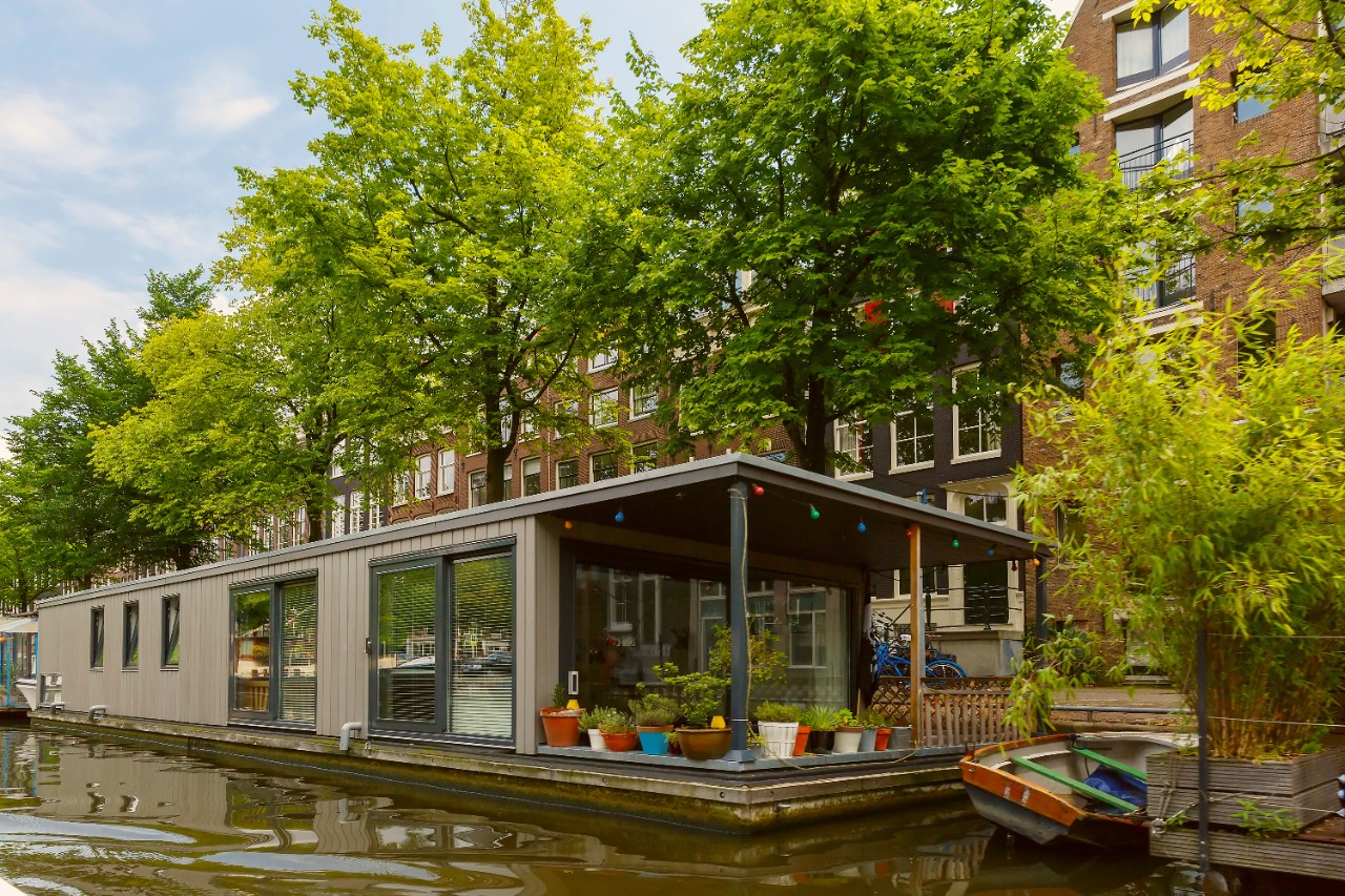 Woonboot in de Amsterdamse grachten