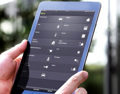 Uw woning bedienen met uw tablet. Dat kan met huisautomatisering van Gira