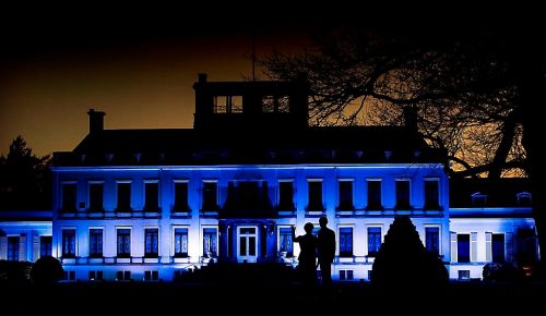 Paleis Soestdijk kleurt blauw