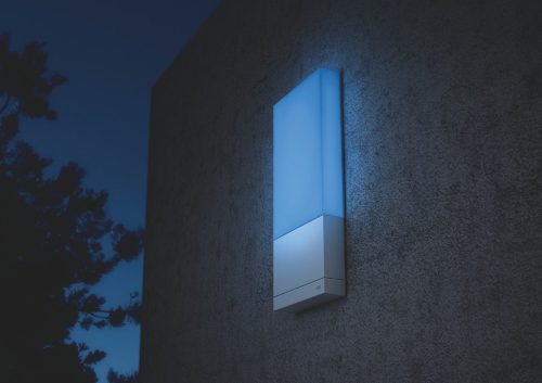 Blauw gekleurde buitenverlichting van Busch-MasterLight®